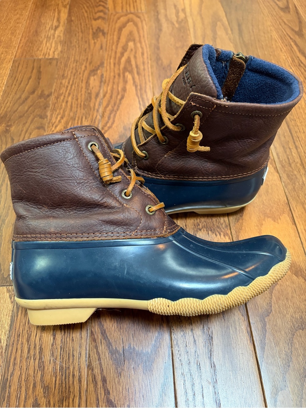 Sperry Women's Saltwater Duck Boot
Boots Navy Brown Leather Size 8.5